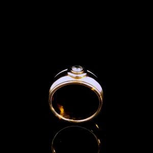 Pierścionek z diamentem ca. 0,20 ct – projekt Atelier MJM. Minimalistyczna forma o szlachetnym rodowodzie