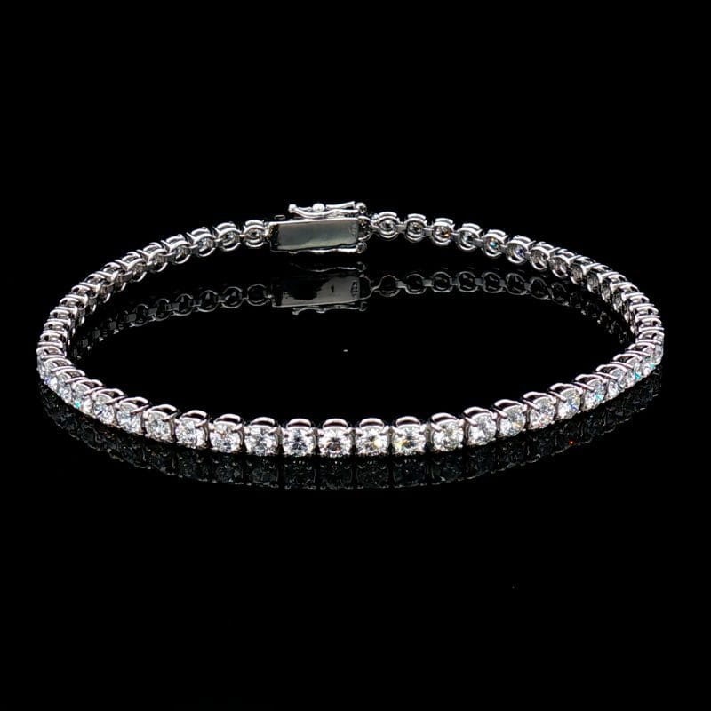 Bransoletka tenisowa 5,10 ct – linia światła, która stała się ikoną