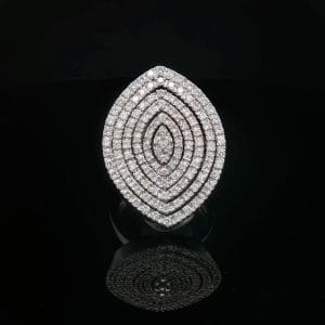 Pierścionek „Ellips” – ruchoma kompozycja 127 diamentów w rzeźbiarskiej formie