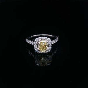 Pierścionek z niezwykłym diamentem Fancy Intense Yellow GIA - Gabriel & Co New York