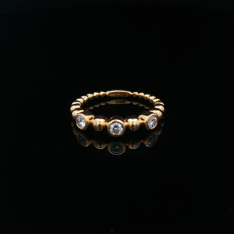 Niezwykły pierścionek z 18-karatowego złota z diamentami 0,27 karata