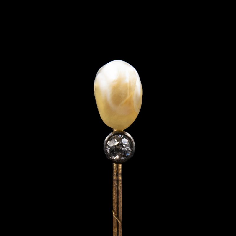 Antique Pearl and Colourless Sapphire Pin – Gold