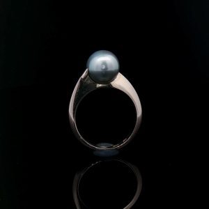 Atelier MJM 14-karat gold ring with a silver Tahitian pearl