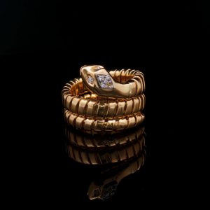 Tubogas snake ring in 18-karat yellow gold with six 8/8-cut diamonds, inspired by 1970s Italian jewellery.